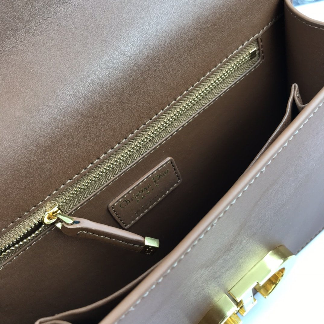 LW - Luxury Handbags DIR 087