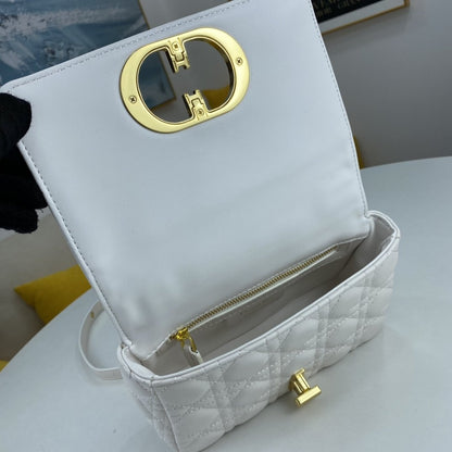 LW - Luxury Handbags DIR 070