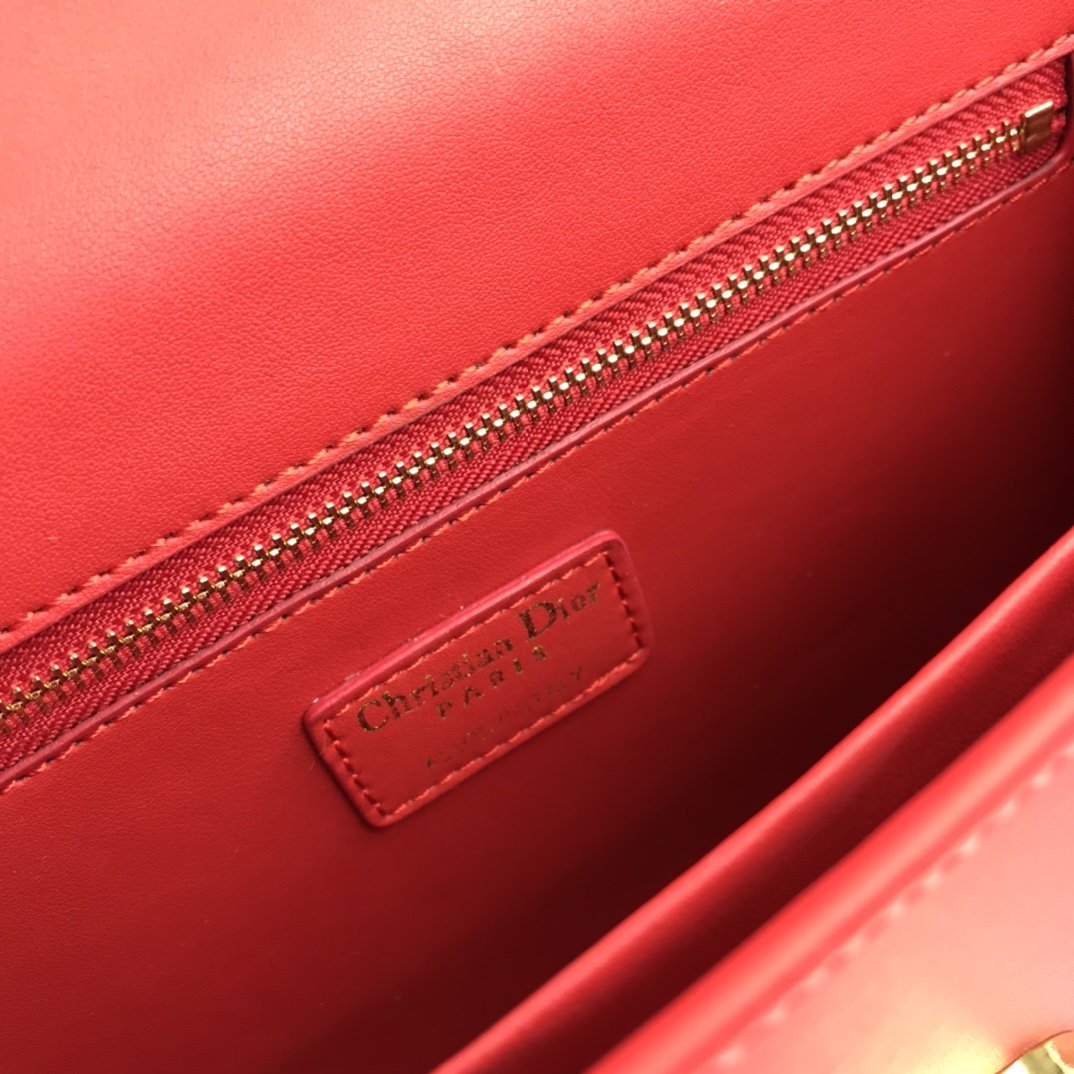 LW - Luxury Handbags DIR 086