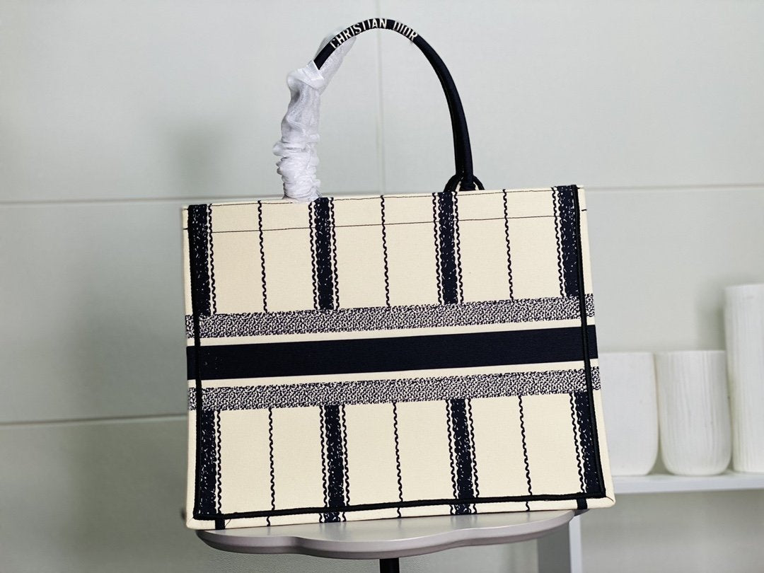 LW - Luxury Handbags DIR 117