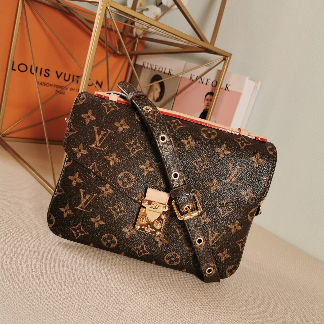 LW - Luxury Handbags LUV 290