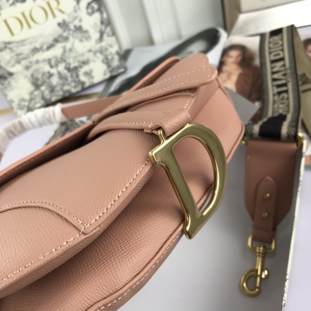 LW - Luxury Handbags DIR 107