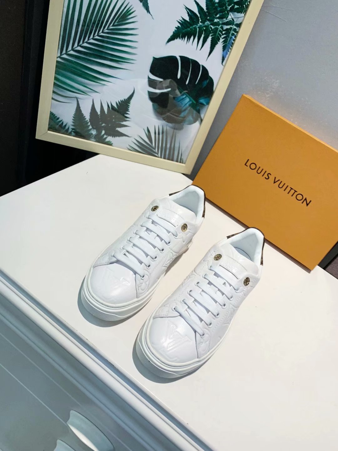 LW - New Arrival Luv Sneaker 219