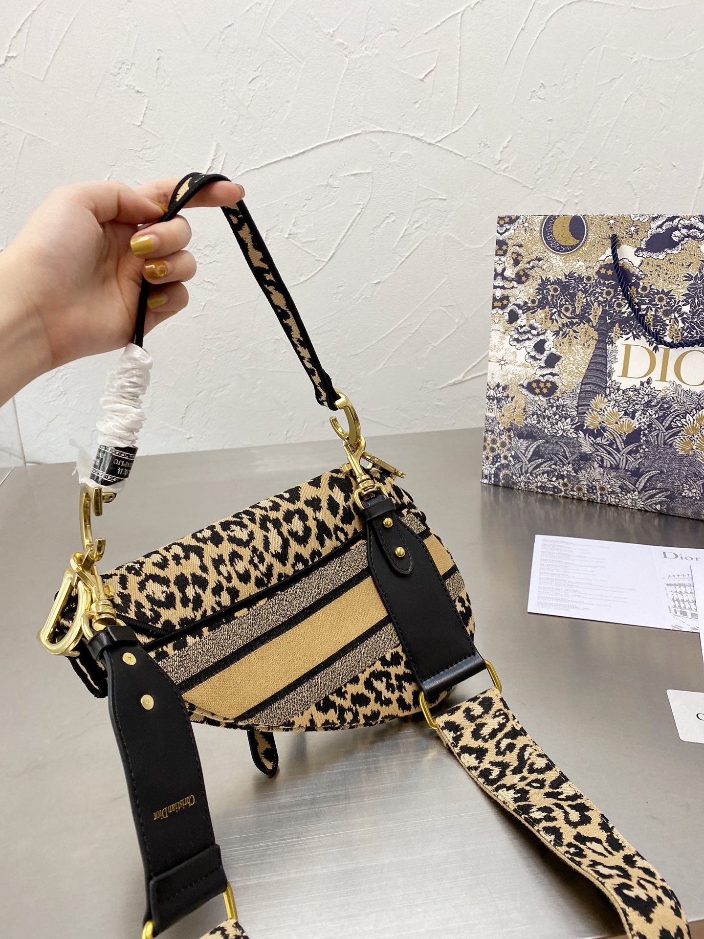 LW - Luxury Handbags DIR 328