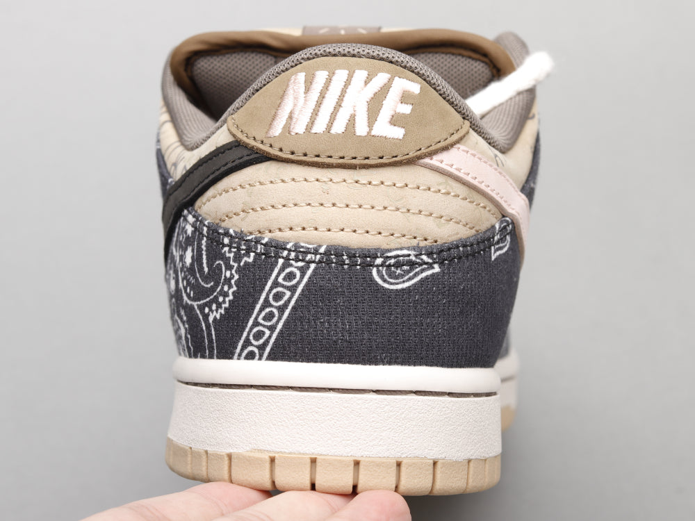 LW - Travis Scott x SB Dunk Low Cashew Blossom