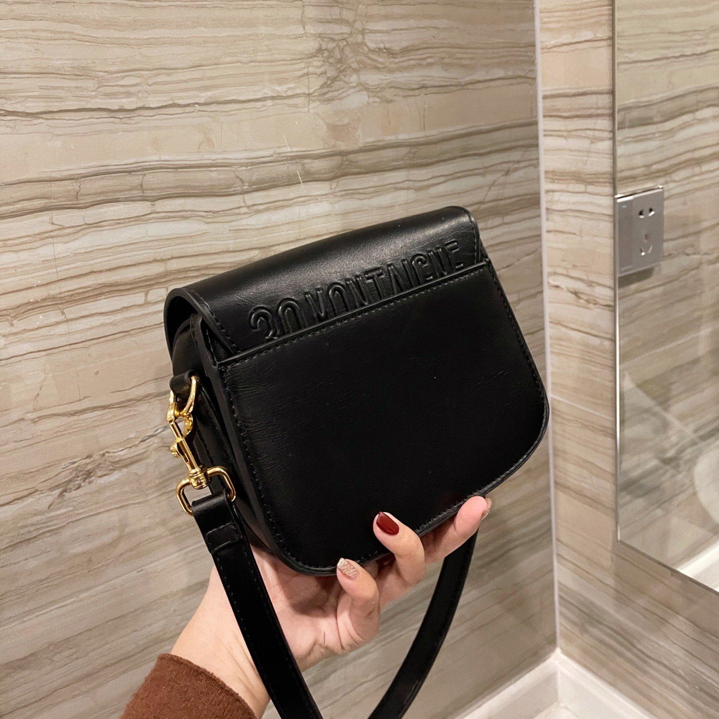 LW - Luxury Handbags DIR 213