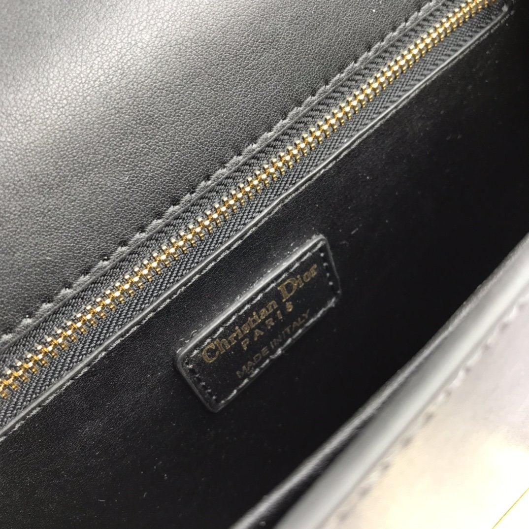 LW - Luxury Handbags DIR 089