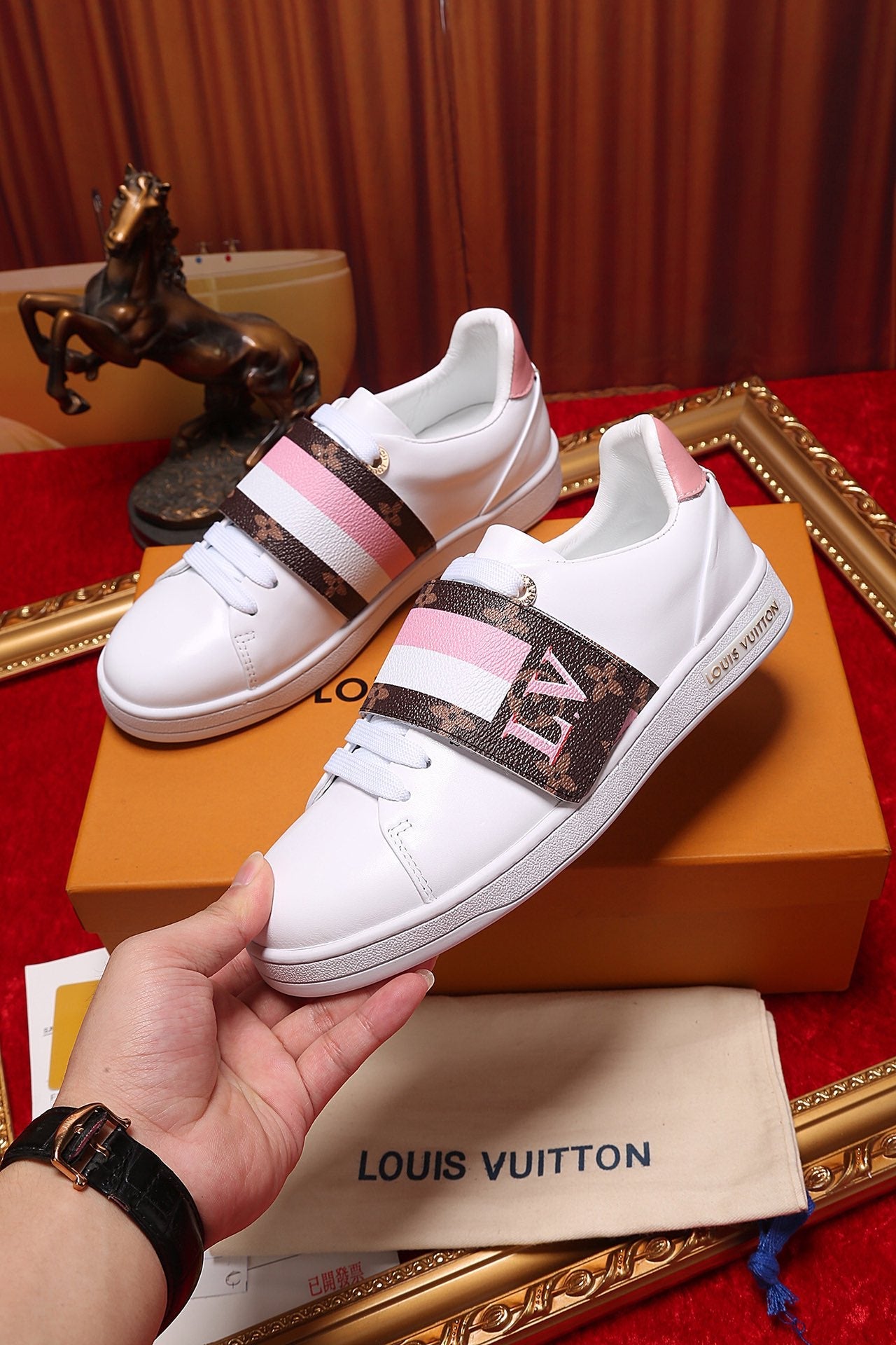 LW - LUV Font Row Pink Sneaker