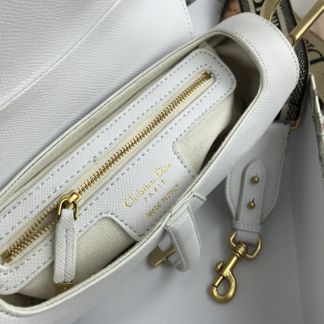 LW - Luxury Handbags DIR 108