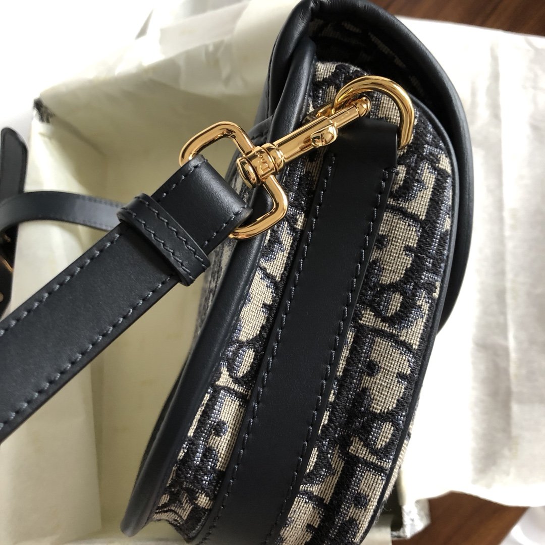 LW - Luxury Handbags DIR 228