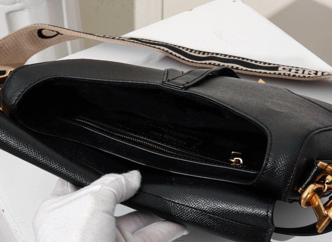 LW - Luxury Handbags DIR 171