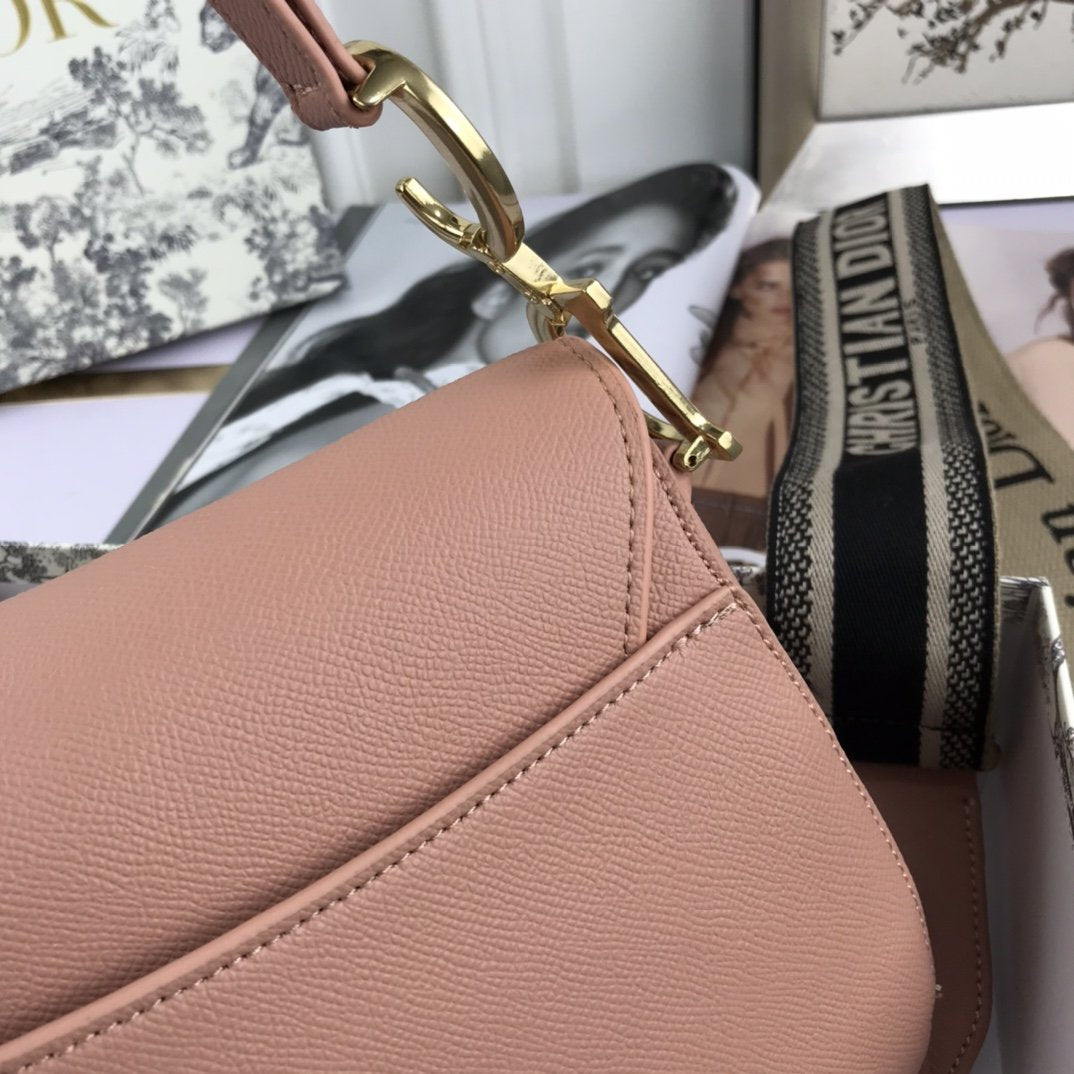 LW - Luxury Handbags DIR 107