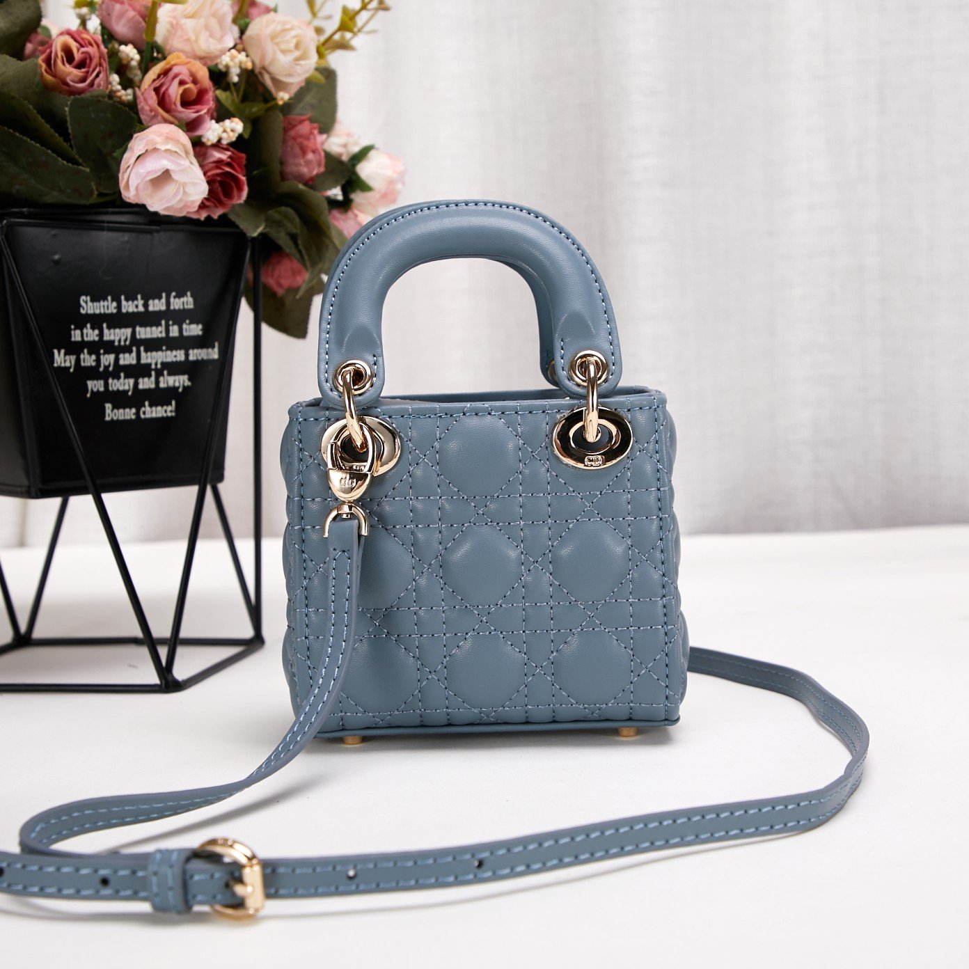 LW - Luxury Handbags DIR 274