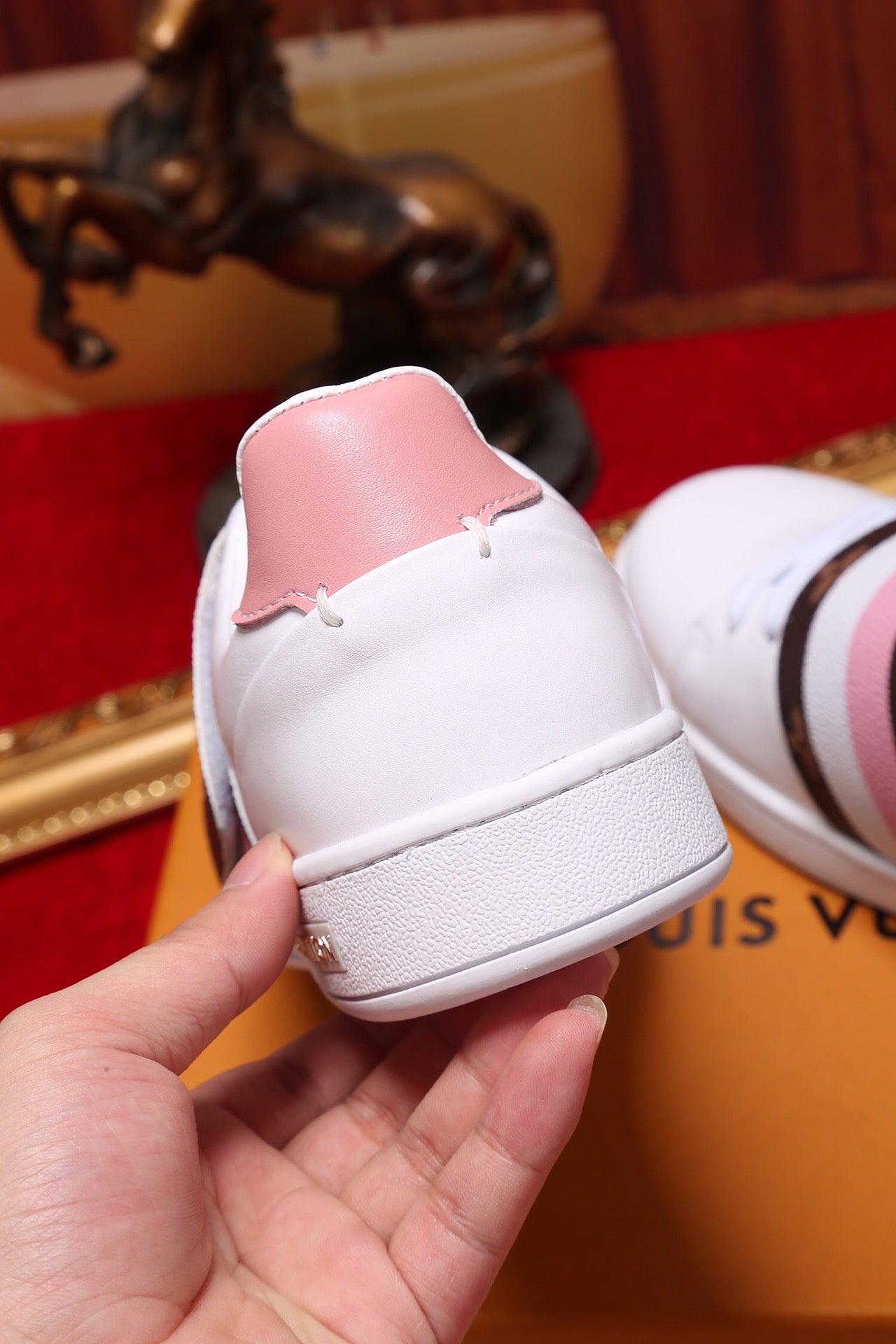 LW - LUV Font Row Pink Sneaker