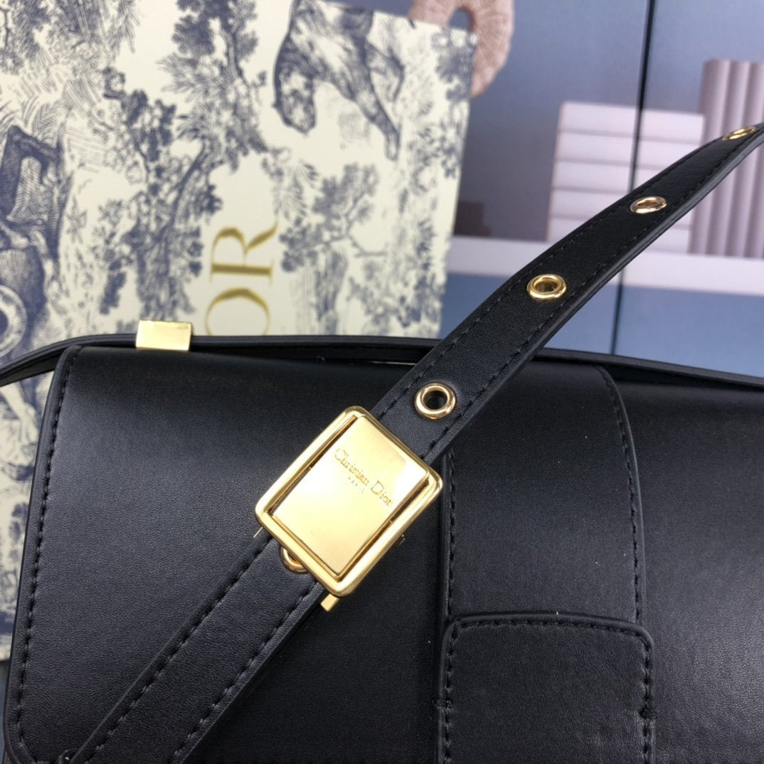 LW - Luxury Handbags DIR 246