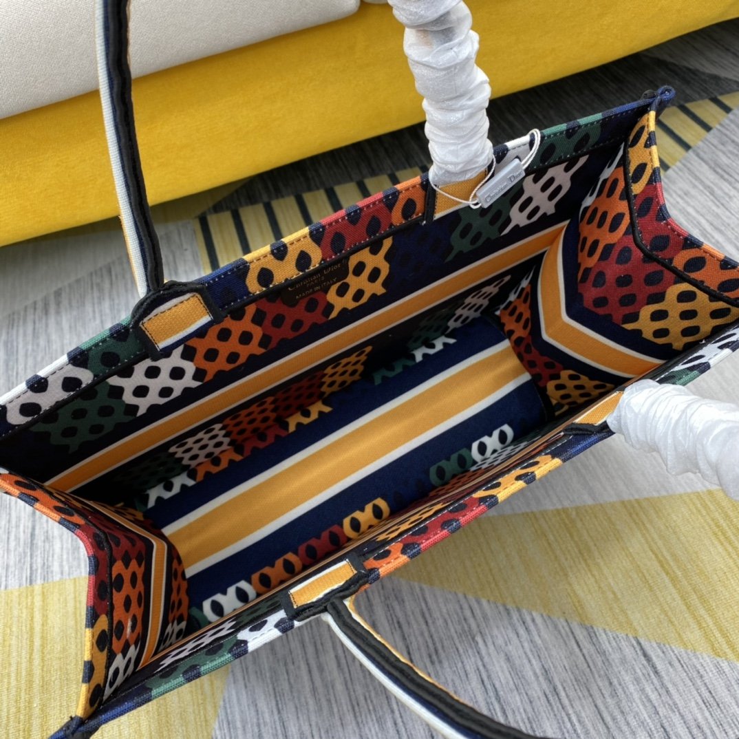 LW - Luxury Handbags DIR 063