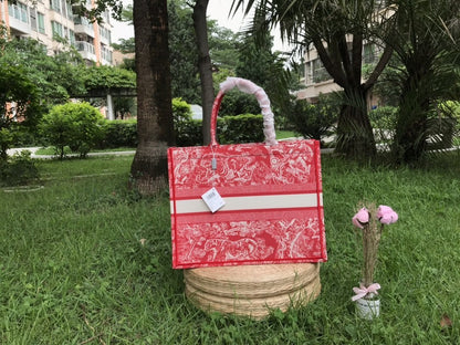 LW - Luxury Handbags DIR 250