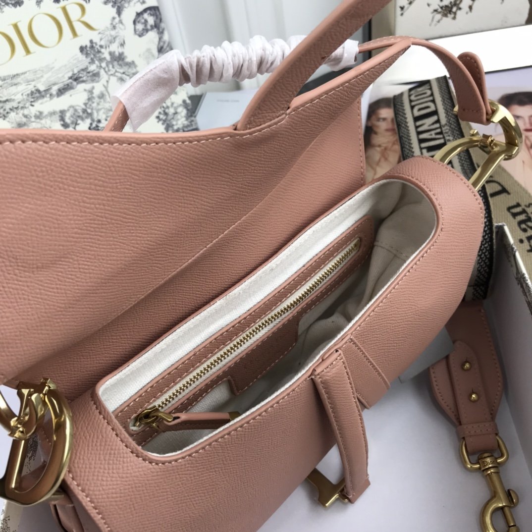 LW - Luxury Handbags DIR 107