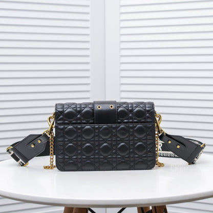 LW - Luxury Handbags DIR 285