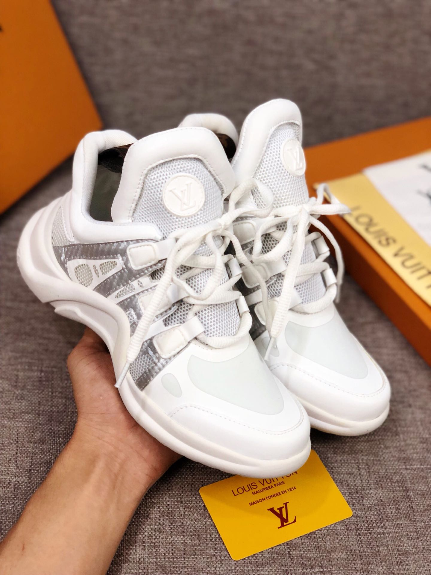 LW - LUV Archlight White Sneaker