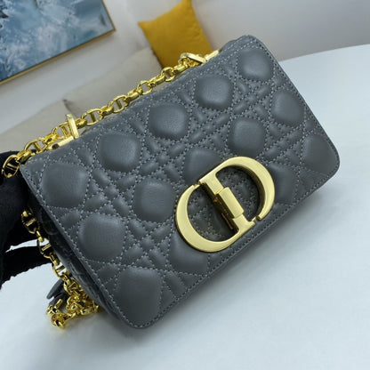 LW - Luxury Handbags DIR 071