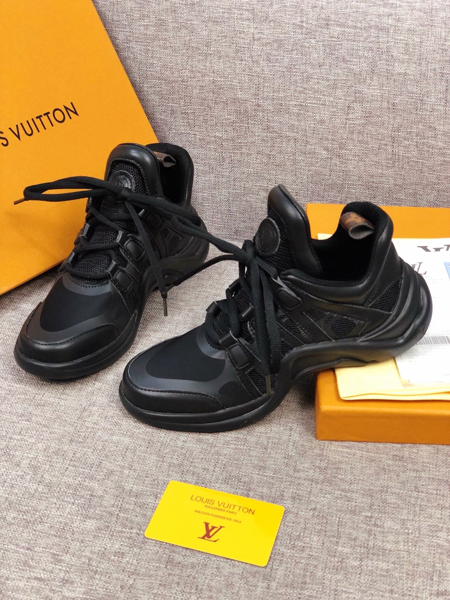 LW - LUV Archlight Full Black Sneaker