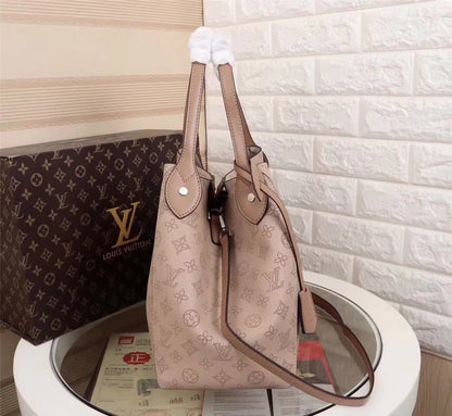 LW - Luxury Handbags LUV 291